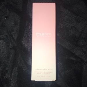 Kylie skin foaming face wash